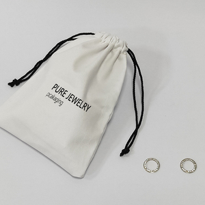 Sac en corde de velours super doux marron de taille et de logo personnalisé très vendu en gros pochette de sac d'emballage de bijoux en velours de luxe de haute qualité