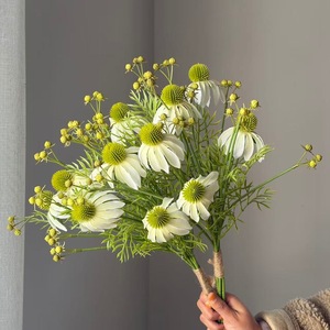 Künstliche Chrysanthemenblume mit Tannenzapfen Frucht Künstlicher Echinacea-Strauß Künstliche Tannenzapfenblumen Künstlicher Echinacea-Strauß - Product Image 1