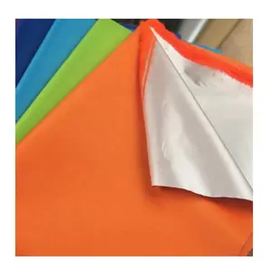 Tissu de taffetas écologique tissu imperméable épais 210t 100% tissu de taffetas de polyester enduit d'argent pour parapluie de tente
