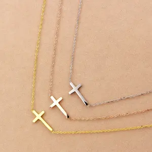 Vente en gros de bijoux de mode en acier inoxydable 14K plaqué or inversé sur le côté Simple croix pendentif collier pour femmes