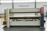 Presse hydraulique à chaud monocouche 120T 3000x1300mm à chauffage par huile thermique pour le laminage de portes en contreplaqué