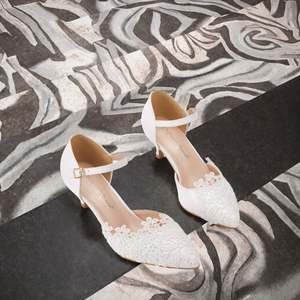 รองเท้าส้นสูงผ้าซาตินสีชมพูสไตล์นางฟ้า ดีไซน์ทันสมัยสำหรับฤดูร้อน หัวเหลี่ยม กันลื่น พร้อมโบว์ รับสั่งซื้อจำนวนมาก - Product Image 3