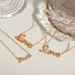 Collane Personalizzate in Acciaio Inossidabile con Zirconi, Ciondolo con <span class=keywords><strong>Nome</strong></span> in Lettere Placcato Oro 18k PVD - Product Image 2