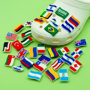 HYB2024 nuevos diseños de bandera encantos de PVC zuecos hebillas personalizadas para zapatos accesorios de decoración de zapatos