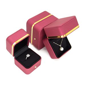 Boîtes à bijoux en cuir PU avec impression de logo personnalisé de haute qualité étui à bijoux en cuir à bas <span class=keywords><strong>prix</strong></span> boîte à bagues prise en charge OEM ODM - Product Image 5