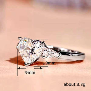 Anello con Diamante Taglio Cuore Q356, Gioiello da Donna in Stile Romantico con Pietra Naturale per Fidanzamento - Product Image 4