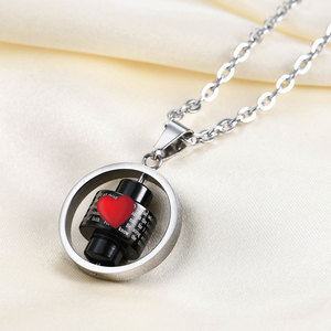 Collier avec pendentif creux rotatif en acier inoxydable avec motif de lettres anglaises pour un usage quotidien - Product Image 1