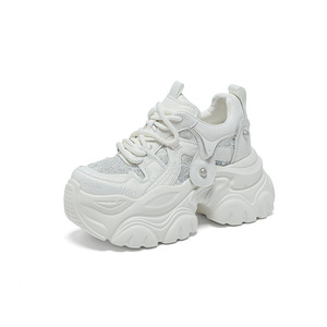 Baskets compensées pour femmes de 9 cm, collection été 2026, légères, respirantes, avec empiècements en maille - Product Image 1