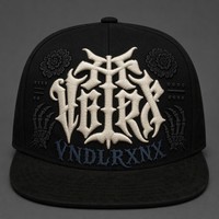 Casquette Trucker Vintage à 5 Panneaux avec Broderie Haute Qualité, Visière en Mousse et Dos en Maille, Style West Coast Chicano Streetwear Urbain, Vente en Gros