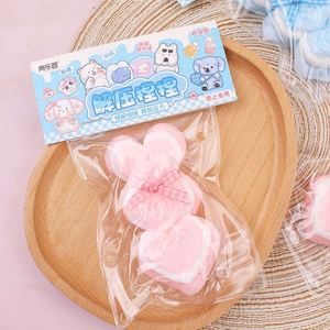 Juguete de descompresión creativo con forma de corazón, de goma suave, para aliviar el estrés, con diseño de Caperucita Roja, juguete de descompresión de la misma presión. - Product Image 6