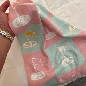 Toalla Deportiva de Microfibra con Diseño de Piña, Gruesa, Plegable en Tres Partes, Esencial para Golf - Product Image 4