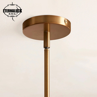 Lustre LED moderne doré, suspension télécommandée, intensité variable, construction métal et tissu, température de couleur 3000-6000K pour maison et hôtel