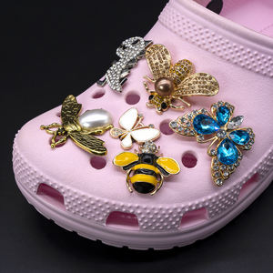 Personalizada perla arco zapato encanto lujo zapato encanto acrílico Metal Popular venta al por mayor zuecos joyería accesorios <span class=keywords><strong>Cenicienta</strong></span> zapato encanto - Product Image 3