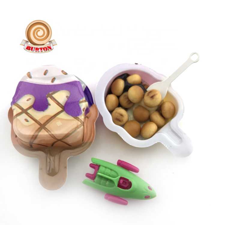 Шоколадное яйцо для детей с шоколадной пастой и игрушечными конфетами