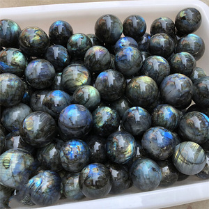 Esfera de cristal natural pulida a la luz de la luna, adorno de Feng Shui para decoración del hogar y oficina, superventas transfronterizo - Product Image 2
