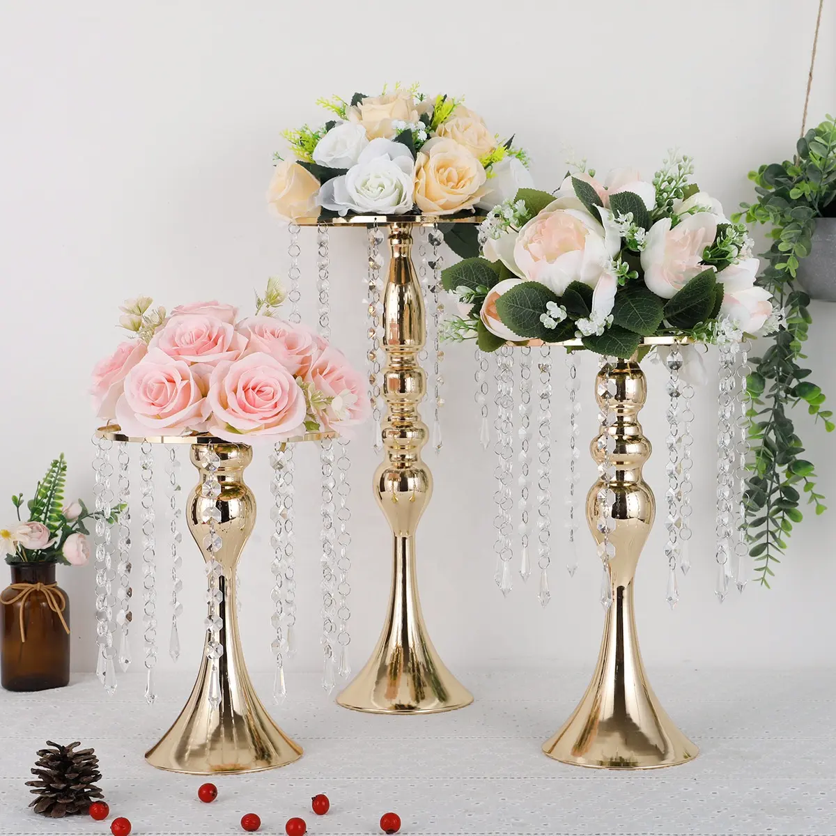 แจกันดอกไม้ทำจากโลหะคริสตัลสีทองทรงสูงสำหรับวางตารางตกแต่งงานปาร์ตี้งานแต่งงาน