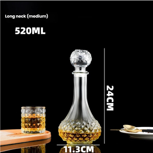 Bouteille en verre transparente de 750 millilitres de forme unique avec un bouchon, utilisée pour la présentation de divers vins <span class=keywords><strong>sur</strong></span> les étagères ou dans les casiers à <span class=keywords><strong>vin</strong></span> - Product Image 5