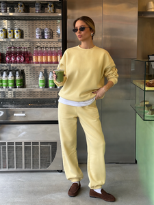 Ensemble survêtement jaune pastel pour femme – Sweat-shirt et pantalon de jogging décontracté en molleton doux – Style urbain – Vente en gros - Product Image 1