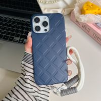 Coque de téléphone antichoc en Silicone de luxe avec lanière de téléphone pour iPhone 12 13 14 15 16 Pro Max coque souple en TPU losange