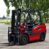 OEM Maßgefertigter 3-Tonnen Elektro-Gabelstapler mit Seitenschieber, Triplex-Mast und Li-Ionen-Batterie für Hochregallager