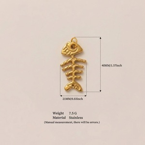 Colgante Personalizado con Baño de Oro de 18K, Diseño de Luna y Estrella, Cadena Hecha a Mano, Unisex, para Uso Diario, Moderno - Product Image 4