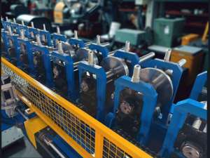 Macchina per la Chiusura a Giunto Verticale di Pannelli Metallici per Soffitti e Pareti - Product Image 3