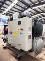 Unidad de Enfriamiento de Tornillo Usada de 1077KW R134a, de Frecuencia Variable, Refrigerada por Agua, de Alta Eficiencia, para Sistemas HVAC Comerciales