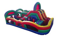 Parcours d'obstacles gonflable commercial multicolore avec toboggan en PVC pour enfants, jeu de défi de rebond, idéal pour événements extérieurs et location, pour un plaisir de rebondissement.