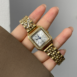 Montre pour femme CILOA carrée en or rétro, personnalisable, de grande valeur, cadeau de luxe sobre, montre à quartz étanche de haute qualité. - Product Image 2