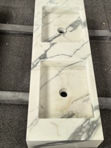 Top per Mobile Bagno in Marmo Bianco Arabescato YUANDA, Doppio Lavabo, Lucido o Levigato, 20mm 30mm, Dimensioni Personalizzabili, Fornitore per Progetti Alberghieri - Product Image 4