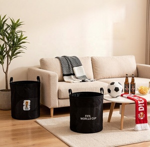 Seau <span class=keywords><strong>de</strong></span> rangement pliable portable <span class=keywords><strong>Coupe</strong></span> <span class=keywords><strong>du</strong></span> <span class=keywords><strong>Monde</strong></span> FIFA 2026 noir avec logo trophée pour le camping, les pique-niques et l'organisation d'équipements <span class=keywords><strong>de</strong></span> plein air - Product Image 3