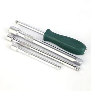 Ensemble d'outils complet avec clé <span class=keywords><strong>à</strong></span> cliquet, douilles, tournevis, pinces dans un coffret en plastique durable <span class=keywords><strong>pour</strong></span> la réparation automobile <span class=keywords><strong>à</strong></span> domicile et les projets de bricolage - Product Image 3