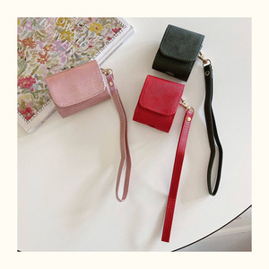 Funda Zenos Fashion de Cuero Mate Antipérdida, Ecológica y Resistente a Golpes con Llavero para Todas las Generaciones - Product Image 2