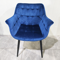 Chaise de salle à manger élégante et moderne au design européen, avec dossier portable, en tissu velours et structure métallique, confortable pour la maison et l'hôtel