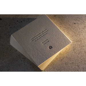 Carte nominative de luxe en métal argenté pressé à chaud de luxe papier cuivré étanche durable et ne pourrit pas facilement - Product Image 3