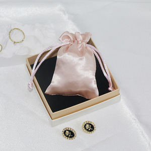Bolsa de Embalaje Pequeña con Logotipo Personalizado para Pelucas, Bolsas de Regalo de Lujo, Bolsa de Satén con Cordón para Joyería - Product Image 3