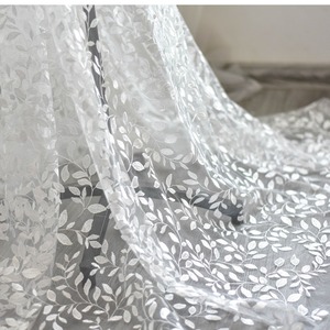 Tissu en dentelle blanche à petites feuilles, <span class=keywords><strong>tulle</strong></span> brodé motif floral élégant pour robes et rideaux féminins - Product Image 1