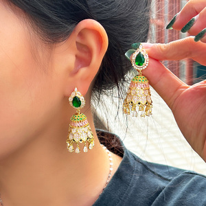 <span class=keywords><strong>2023</strong></span> nuevo diseño indio chapado en oro de lujo con forma de campana pendientes colgantes para mujeres Zirconia cúbica boda fiesta <span class=keywords><strong>novias</strong></span> joyería - Product Image 3