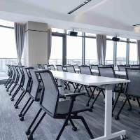 Table de formation pliante amovible et durable moderne avec dessus en bois et cadre en métal pour une utilisation commerciale au bureau