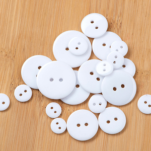 Vòng May Bánh Mì Hình 2 Lỗ Đen Trắng Áo Nhựa Trong Suốt Đàn Ông Phụ Nữ Quần Áo Nút - Product Image 3