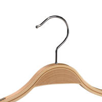 Cintres en bois stratifié naturel à épaules larges avec pinces réglables pour présentation de vêtements en magasin – Prix usine