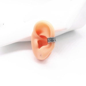 Boucle d'oreille manchette personnalisée pour homme en acier inoxydable 316L, étanche, résistante au ternissement, motif couronne royale, clip d'oreille gothique viking, cadeau - Product Image 2