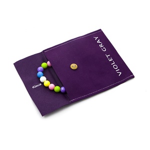 <span class=keywords><strong>Violet</strong></span> Petit Bouton Fantaisie Bijoux Cadeau Bracelet En Velours Enveloppe Sac Pochette Avec Logo De Broderie - Product Image 1