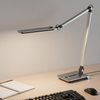 Lampe de bureau LED moderne et contemporaine en ABS flexible, avec gradation progressive DC, idéale pour la lecture, la chambre et l'intérieur.