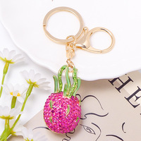 Hete Aanbieding Schattige Verse Aardbei Strass Sleutelhanger Zinklegering Fruit Tas Charm Kristal Autosleutelring Zoete Groothandel Sieraden