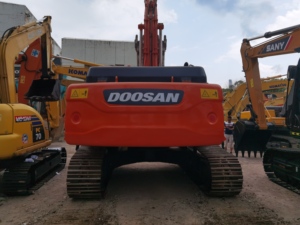รถขุดตีนตะขาบ Doosan DX225LC สีส้ม เครื่องจักรก่อสร้างระบบไฮดรอลิก - Product Image 4