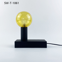 Lampe de table nordique avec base en peinture laquée et boule de verre, lampe de chevet LED pour la décoration de la maison