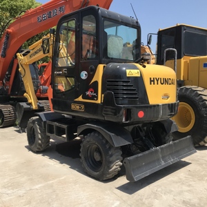 Excavadora Hyundai 60W-7 de 7 toneladas, motor Cummins, rodamientos Kawasaki, unidad usada a bajo precio, pintura original, incluye bomba Enerpac - Product Image 4
