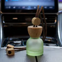 11ml Farbverlauf Auto-Lufterfrischer-Set Nachfüllbare Mattglas-Flaschen mit Naturholzdeckeln