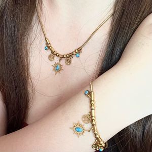 สร้อยข้อมือสแตนเลสสตีลชุบทอง 18K PVD ประดับด้วยเทอร์ควอยซ์ลายต้นไม้แห่งชีวิตและลายพระอาทิตย์สไตล์โบฮีเมียน |   กันน้ำ ป้องกันการแพ้ และไม่ซีดจาง - Product Image 6